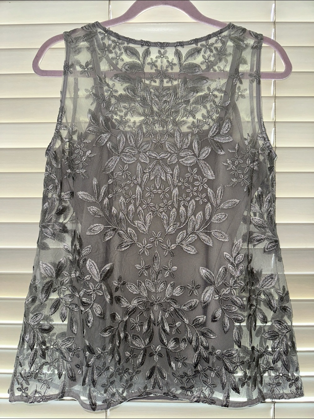 WHBM Silver Floral Embellished Lace Sleeveless Overlay Top & Gray Camisole Sz M - Picture 7 of 11
